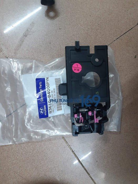 Tay mở cửa trong Hyundai I10 Grand Tay mở cửa trong Hyundai I10 Grand