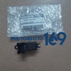 Công tắc lên kính sau Nissan Navara