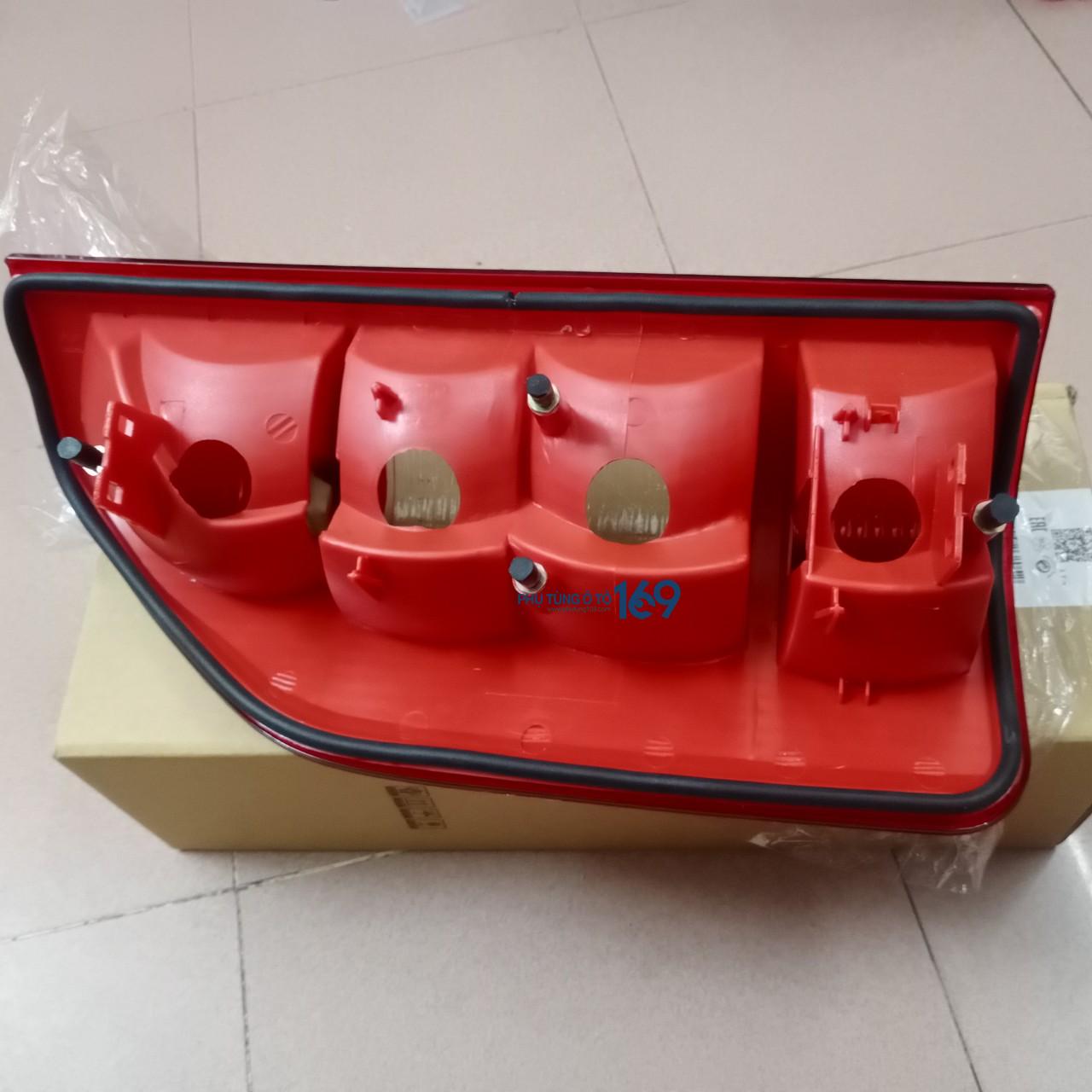 Đèn hậu phải Mescedes Sprinter Đèn hậu phải Mescedes Sprinter