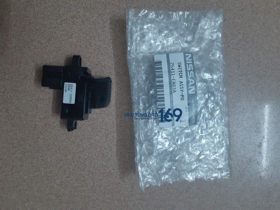 Công tắc lên kính sau Nissan Navara Công tắc lên kính sau Nissan Navara