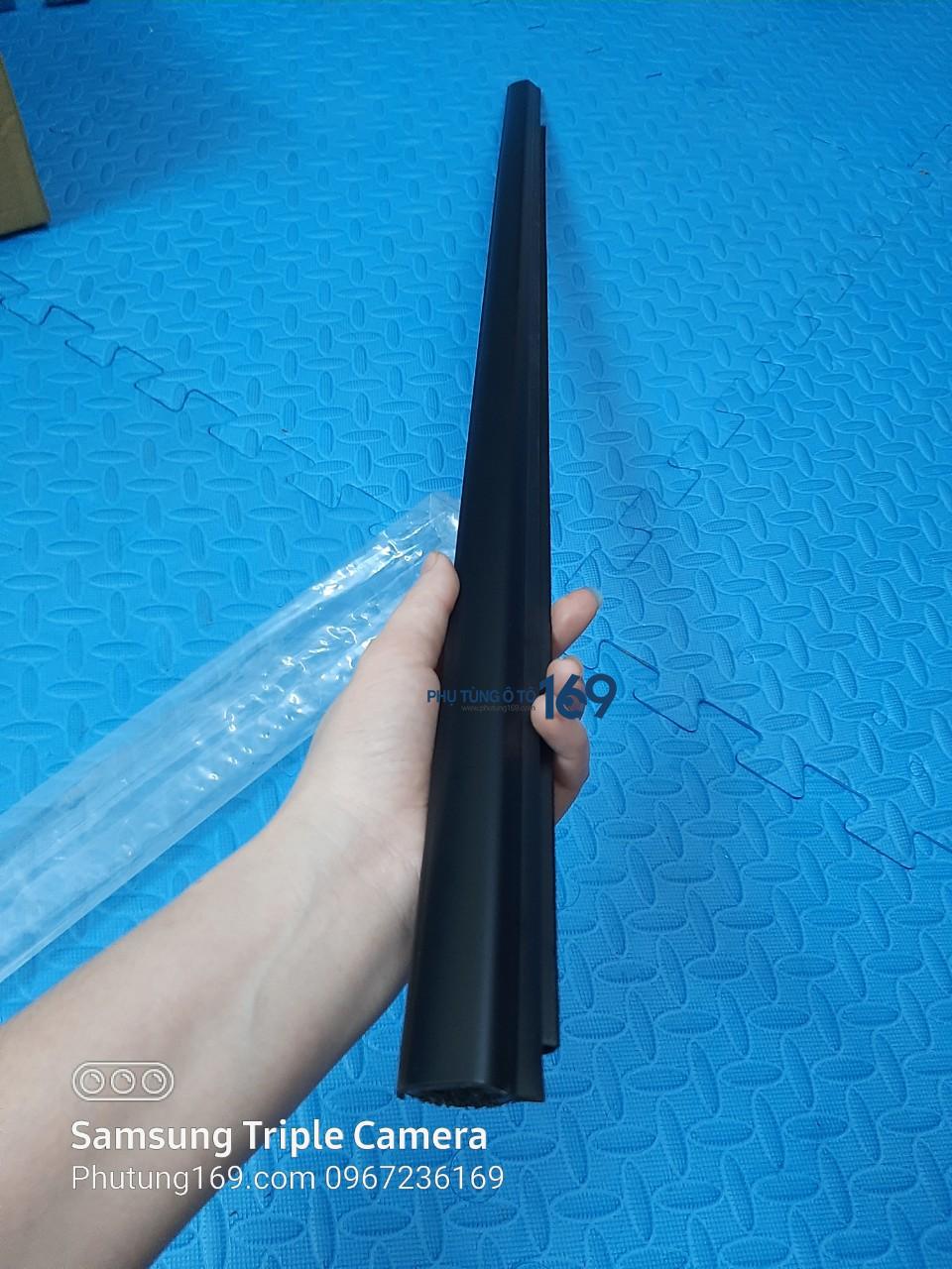 Nẹp chân kính cánh cửa ngoài phải Ford Ranger Nẹp chân kính cánh cửa ngoài phải Ford Ranger