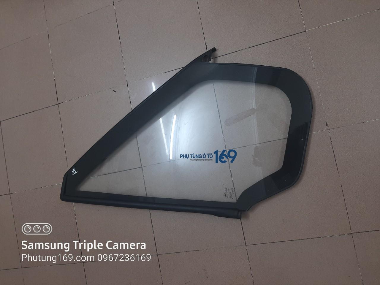 Kính tam giác cánh cửa trước trái Ford Transit  Kính tam giác cánh cửa trước trái Ford Transit