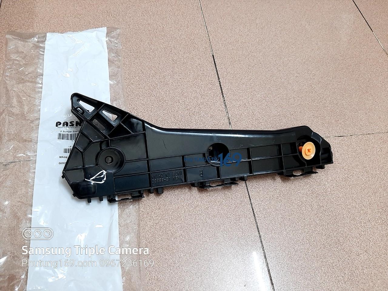 Phe cài cản trước trái Toyota Innova Phe cài cản trước trái Toyota Innova