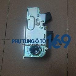 Ổ khóa ngậm cửa trước phải Ford Transit