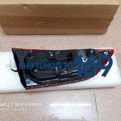 Đèn hậu miếng trong trái Mazda 3