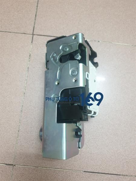 Ổ khóa ngậm cửa trước phải Ford Transit Ổ khóa ngậm cửa trước phải Ford Transit