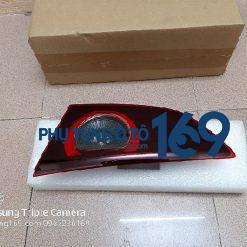 Đèn hậu miếng trong trái Mazda 3