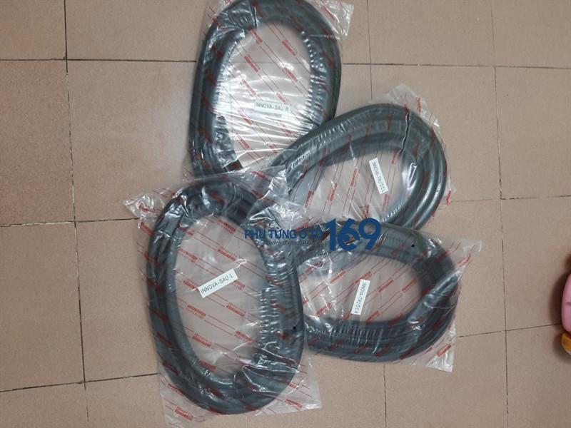 Gioăng cánh cửa sau trái Toyota Innova Gioăng cánh cửa sau trái Toyota Innova