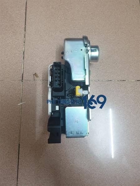 Ổ khóa ngậm cửa trước phải Ford Transit Ổ khóa ngậm cửa trước phải Ford Transit