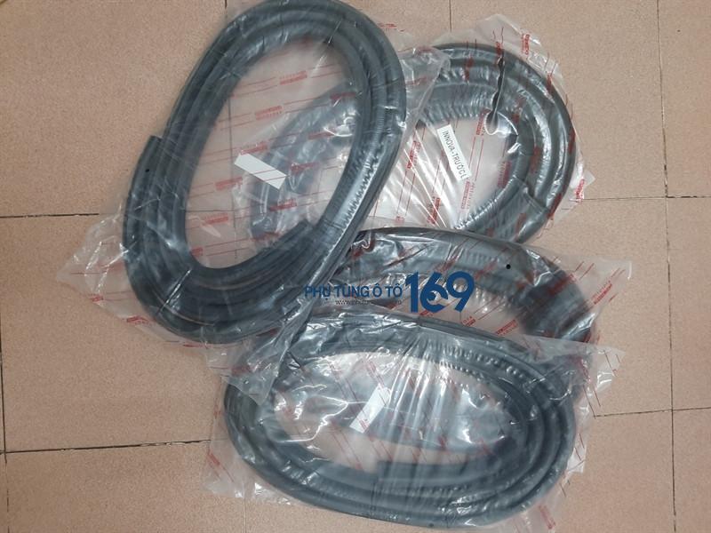 Gioăng cánh cửa sau trái Toyota Innova Gioăng cánh cửa sau trái Toyota Innova