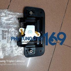 Tay mở nắp thùng sau Ford Ranger