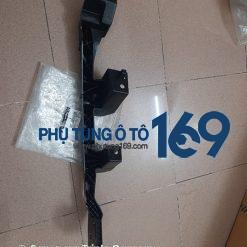 Phe cài đèn pha Mazda Bt50