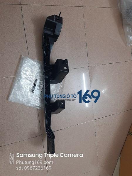 Phe cài đèn pha Mazda Bt50 Phe cài đèn pha Mazda Bt50