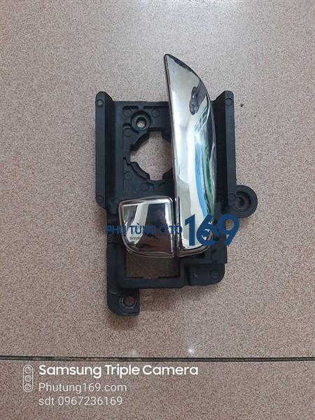 Tay mở cửa trong Hyundai Avante Tay mở cửa trong Hyundai Avante