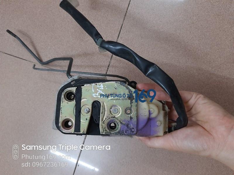 Khóa ngậm trước phải Mazda 626 Khóa ngậm trước phải Mazda 626