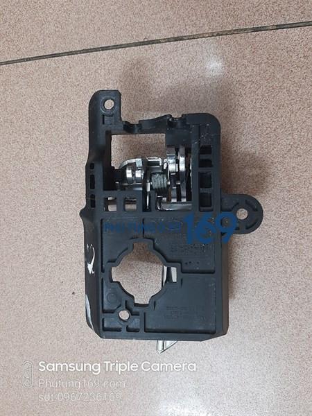 Tay mở cửa trong Hyundai Avante Tay mở cửa trong Hyundai Avante