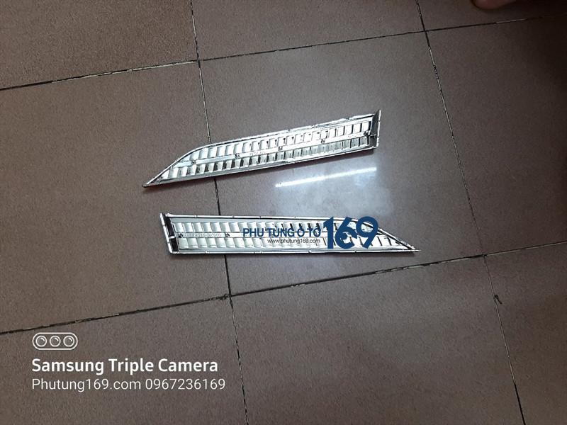 Đèn phản quang cốp hậu Toyota Innova Đèn phản quang cốp hậu Toyota Innova