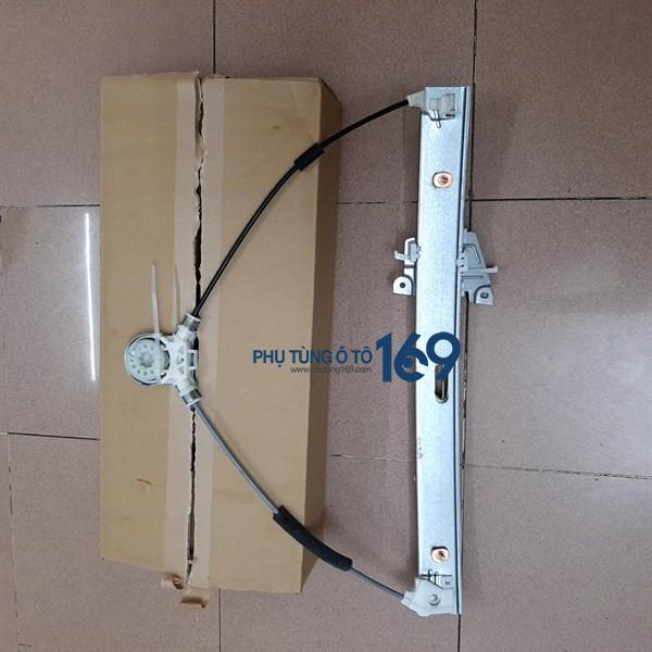 Compa lên kính trước phải Ford Escape Compa lên kính trước phải Ford Escape