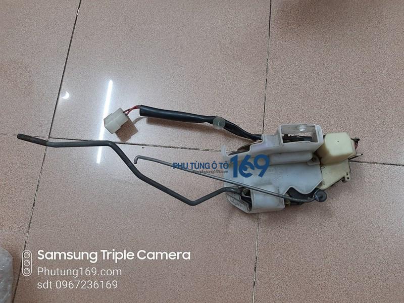 Khóa ngậm trước phải Mazda 626 Khóa ngậm trước phải Mazda 626