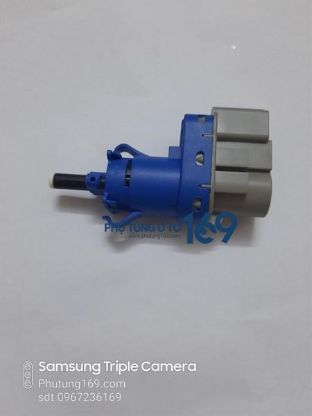 Công tắc đèn lùi Ford Ranger Công tắc đèn lùi Ford Ranger