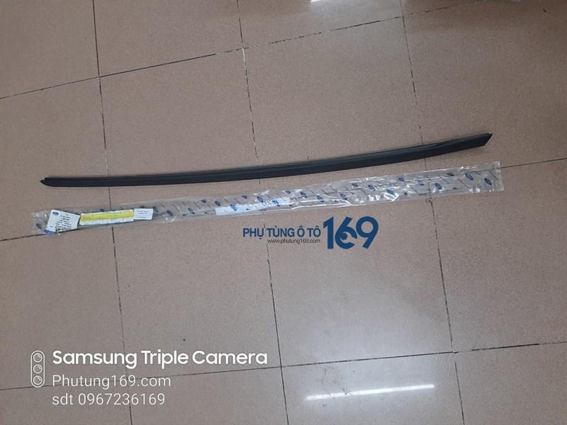 Nẹp kính chắn gió Ford Mondeo Nẹp kính chắn gió Ford Mondeo