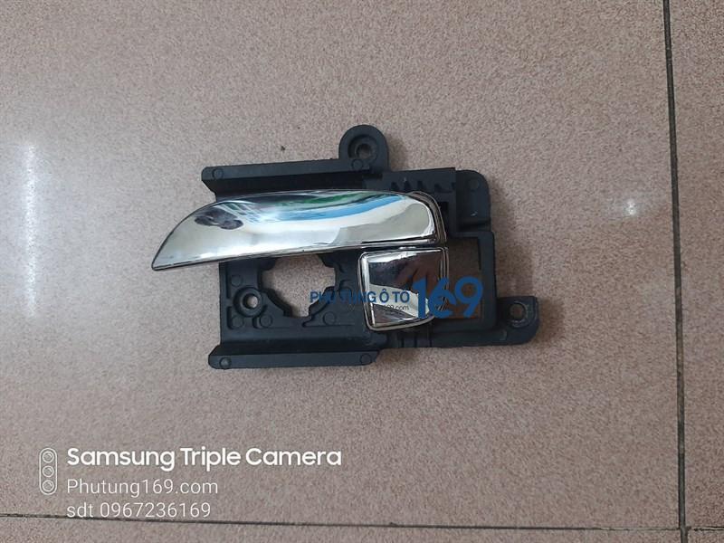 Tay mở cửa trong Hyundai Avante Tay mở cửa trong Hyundai Avante