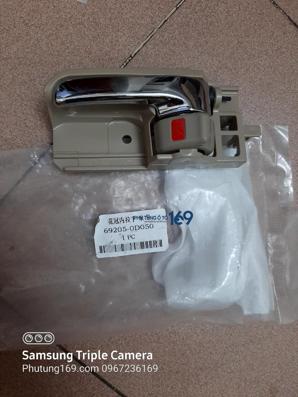 Tay mở trong trái Toyota Fortuner Tay mở trong trái Toyota Fortuner