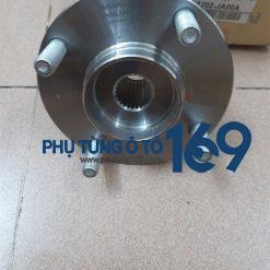 Bi may ơ trước Nissan Livina