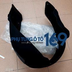 Lòng dè chắn bùn sau trái Kia Rondo