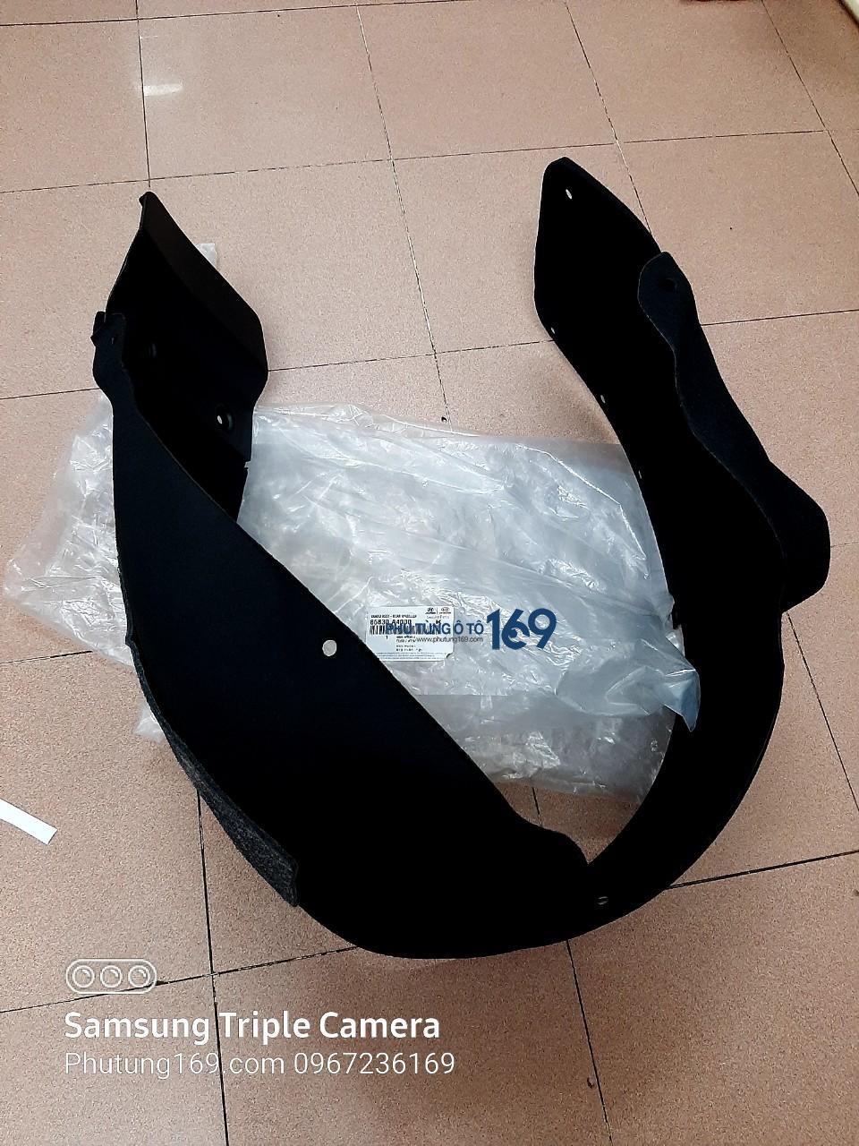 Lòng dè chắn bùn sau trái Kia Rondo Lòng dè chắn bùn sau trái Kia Rondo