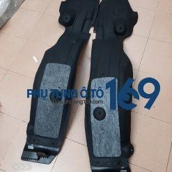 Lòng dè chắn bùn sau trái Kia Rondo