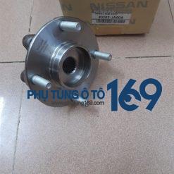 Bi may ơ trước Nissan Livina