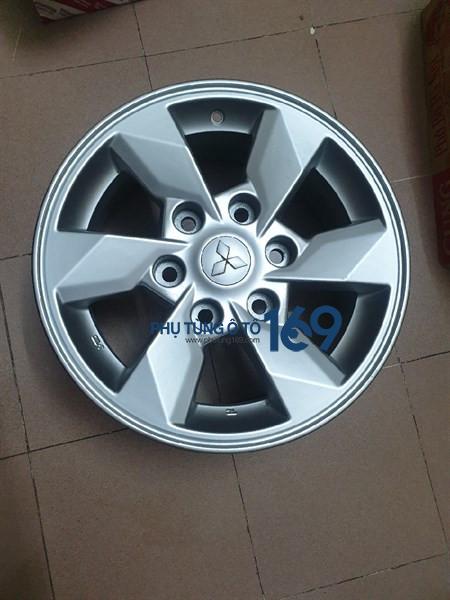 La zăng Mitsubishi Triton La zăng Mitsubishi Triton