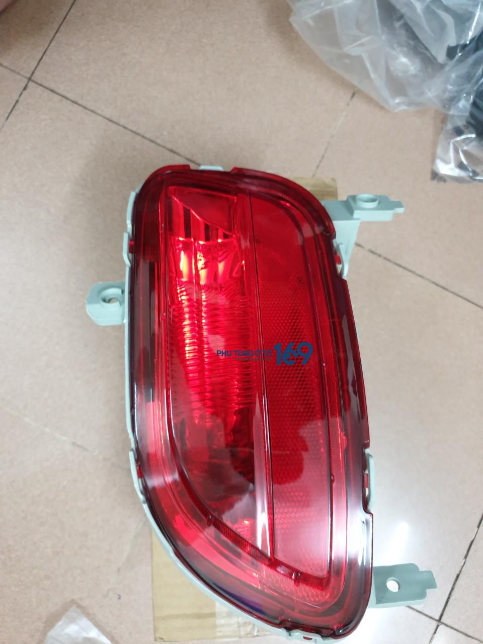 Đèn phản quang sau Mazda 5 Đèn phản quang sau Mazda 5