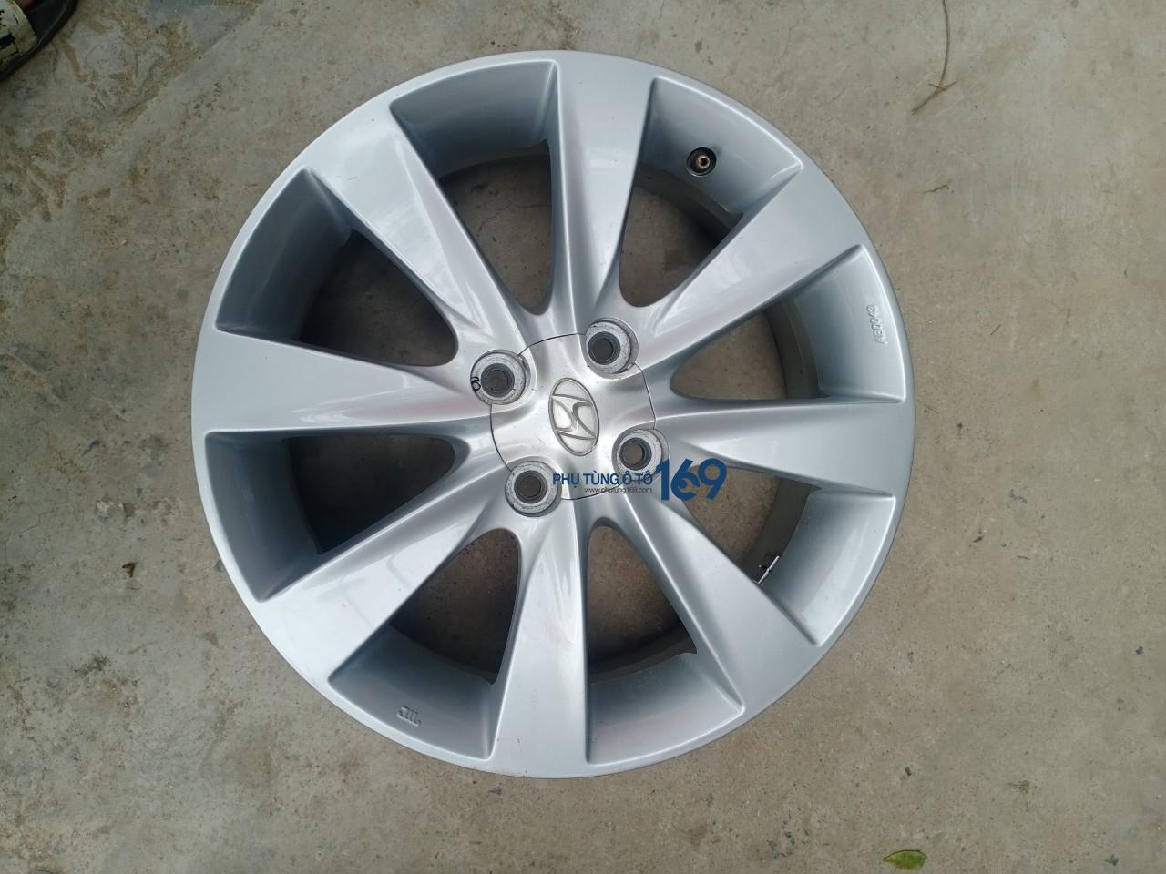 503ca6385c8a95d4cc9b Lazang Accent
