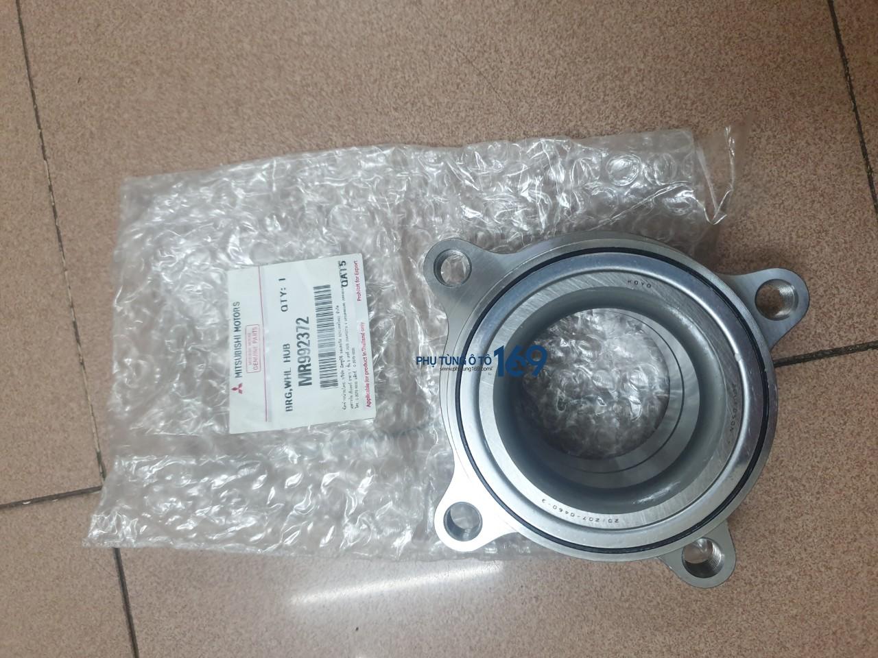 Bi may ơ trước Triton Bi may ơ trước Triton