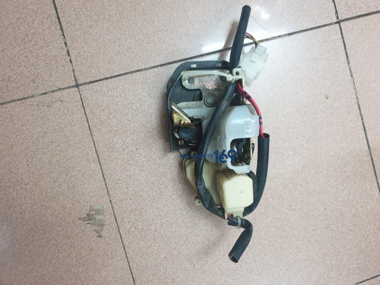 Khóa ngậm cửa Mazda 626 Khóa ngậm cửa Mazda 626