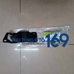 Tay mở cửa Musso