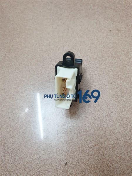 Công tắc lên kính phải Ranger Công tắc lên kính phải Ranger