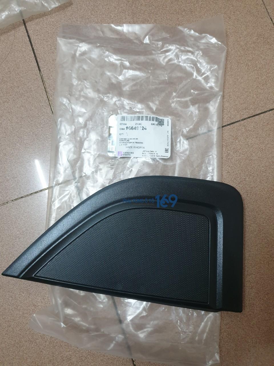 Ốp tam giác sau Gentra Ốp tam giác sau Gentra