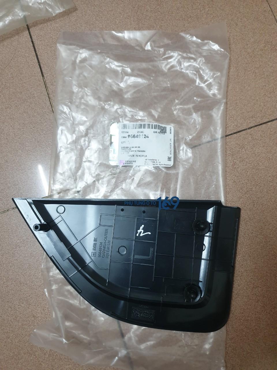 Ốp tam giác sau Gentra Ốp tam giác sau Gentra