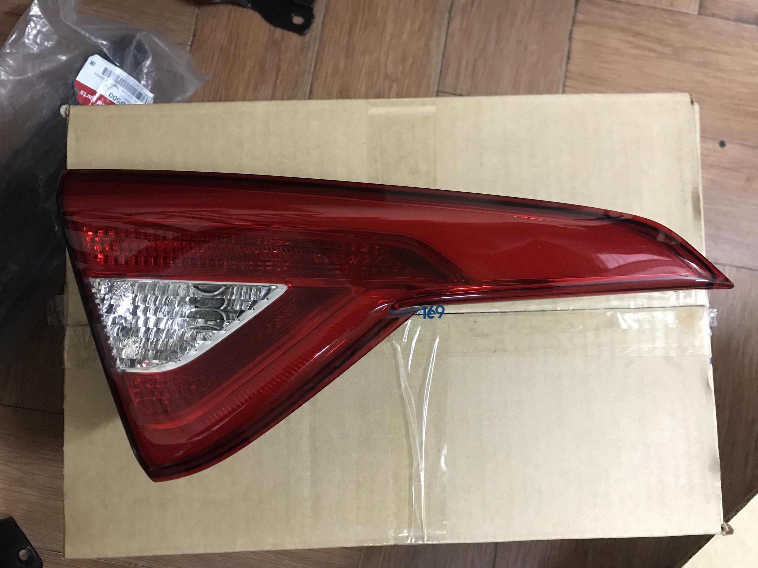 Đèn hậu miếng trong Sonata Đèn hậu miếng trong Sonata