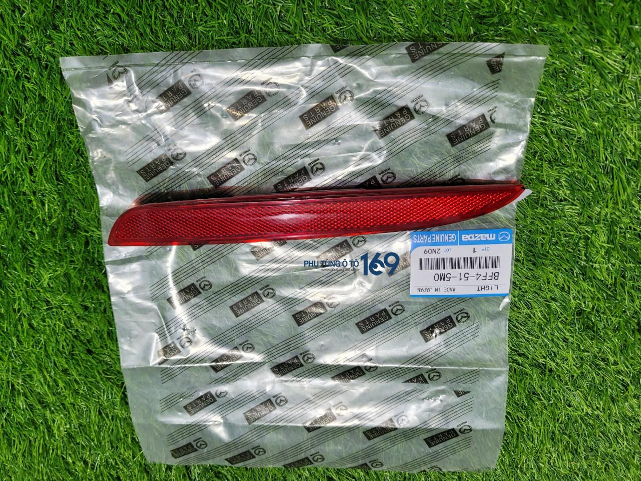 Phản quang sau phải Mazda 3s Phản quang sau phải Mazda 3s