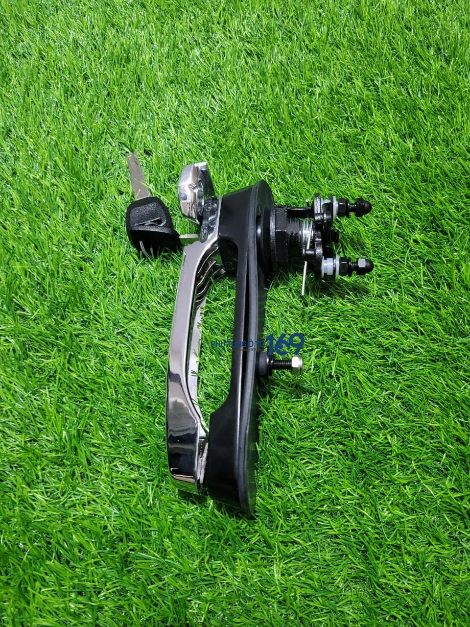 Tay mở cửa thùng sau Dmax Tay mở cửa thùng sau Dmax