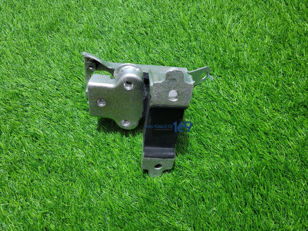 Chân máy phải Peugeot 107 Chân máy phải Peugeot 107