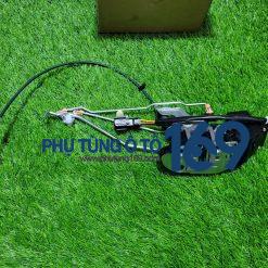 Khóa ngậm cửa trước lái Carnival