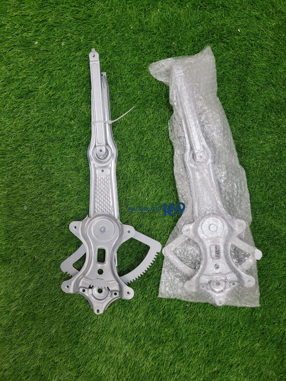 Comp lên kính trước phải Altis Comp lên kính trước phải Altis