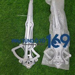 Comp lên kính trước phải Altis