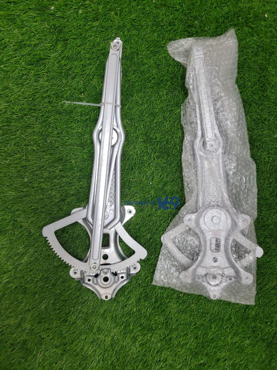 Comp lên kính trước phải Altis Comp lên kính trước phải Altis