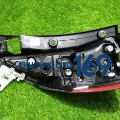 Đèn hậu ngoài phải Innova